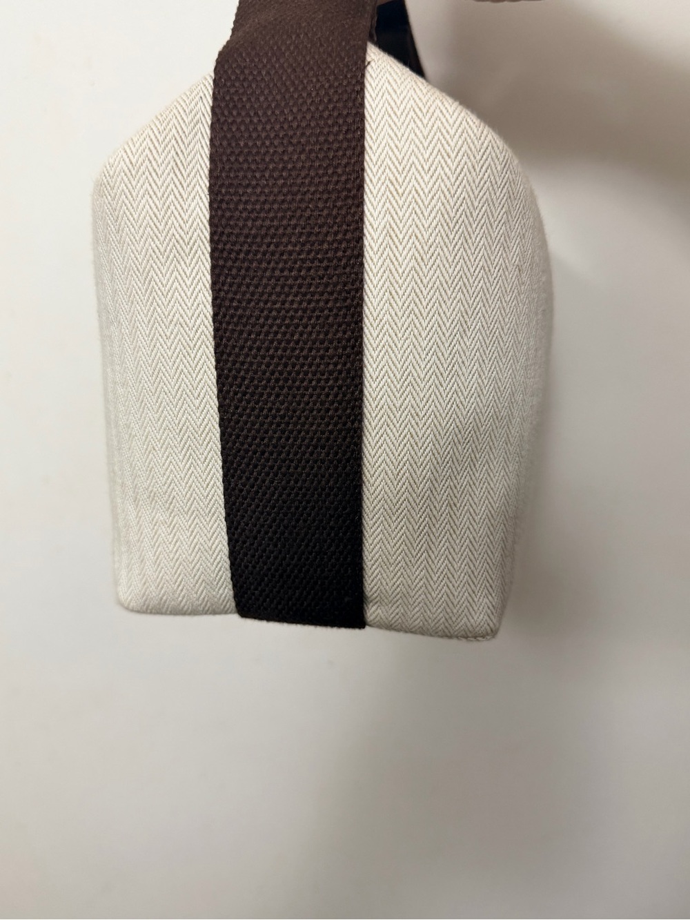 Custom Hermes women’s Bag in Beige with Dark Brown Trim. Authentic dust bag - Picture 2 of 5